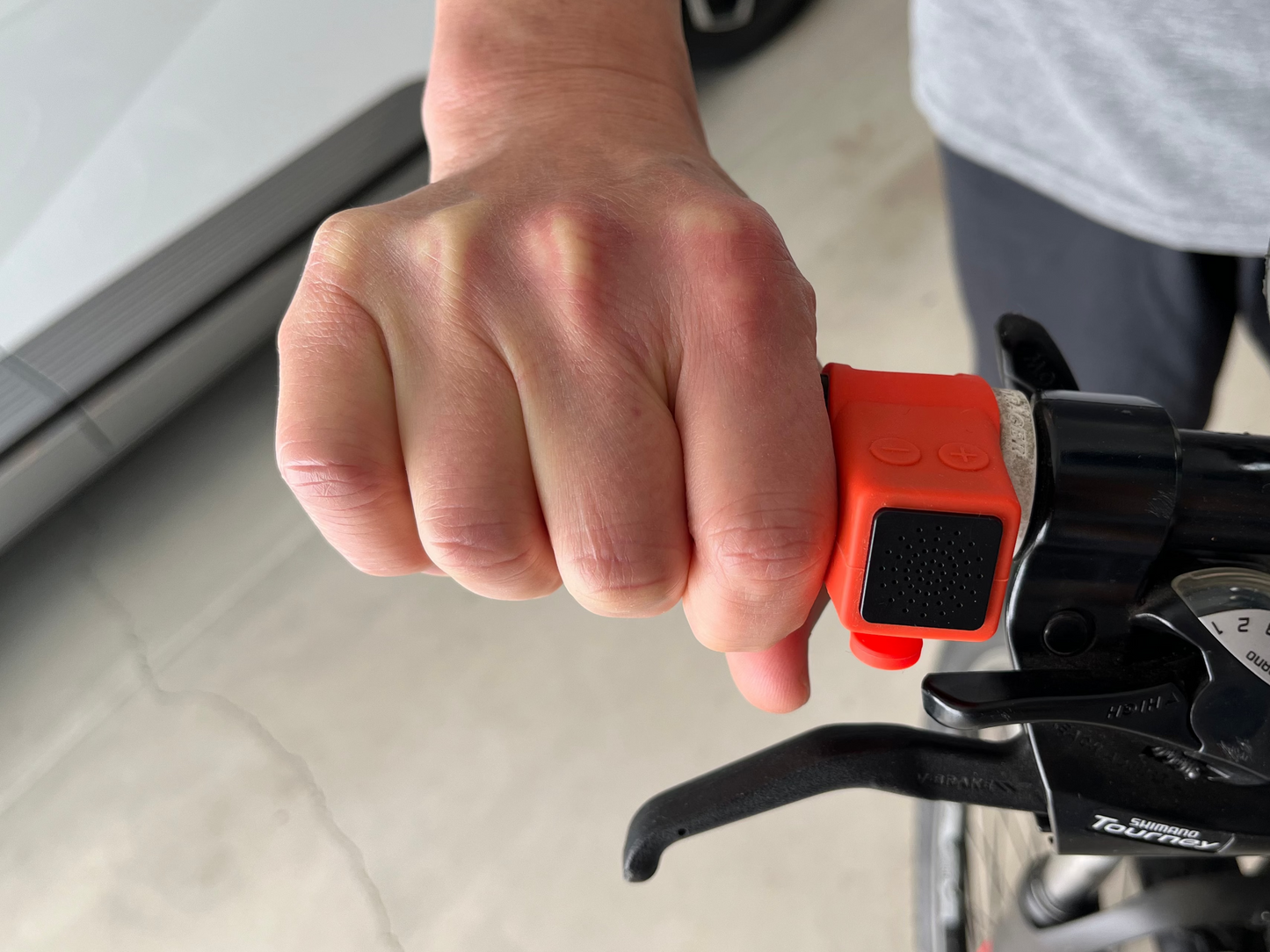 Yowl Rechargeable Bike Horn with Squeeze Trigger for Instant Alerts (Right-Handlebar | Red)