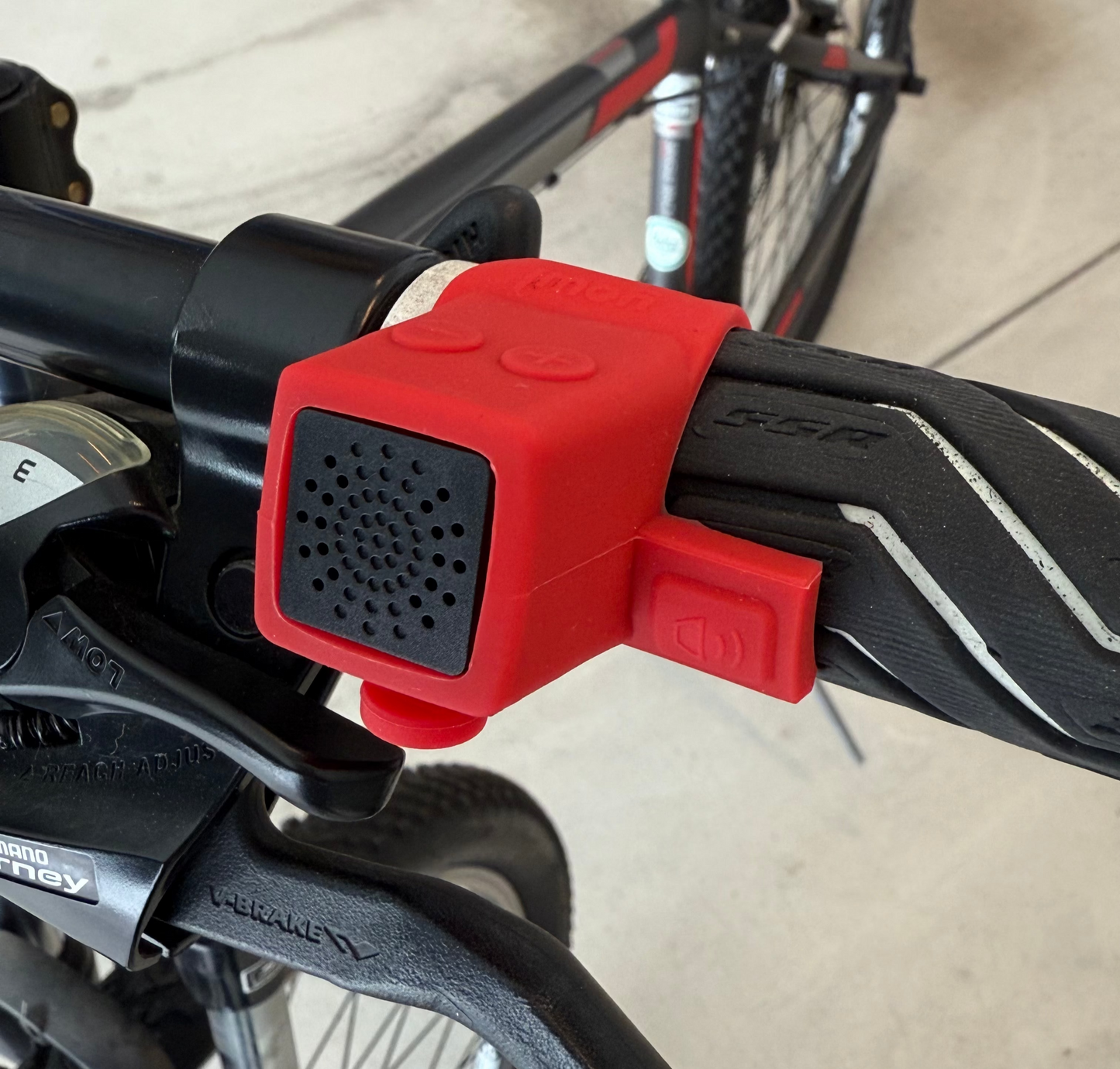 Yowl Rechargeable Bike Horn with Squeeze Trigger for Instant Alerts (Left Handed | Black)